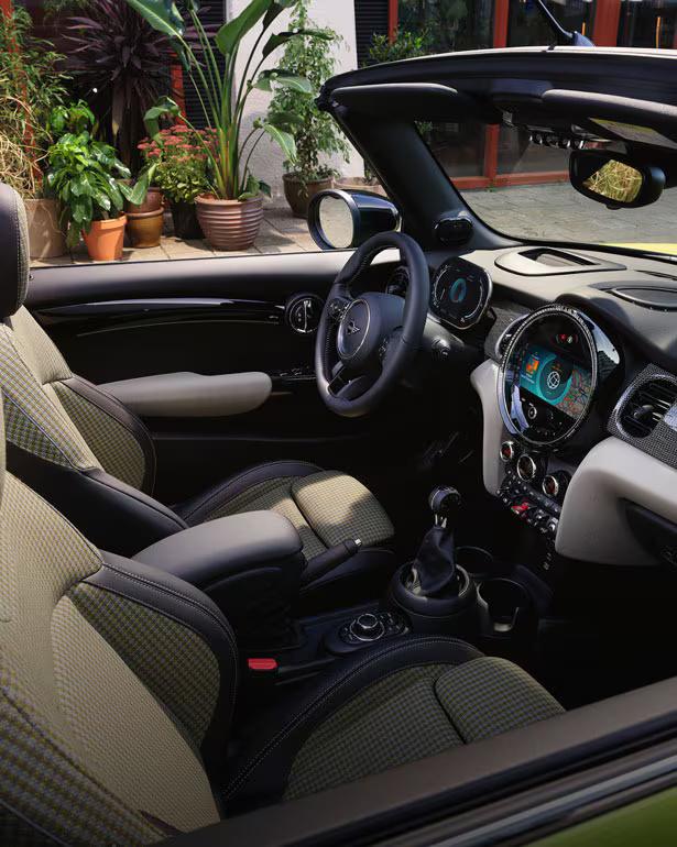 MINIUSA-Convertible-Interior-Card3.jpg