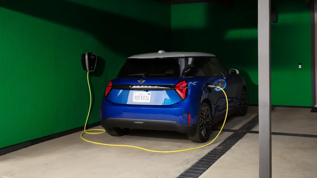 mini 3 doors ev